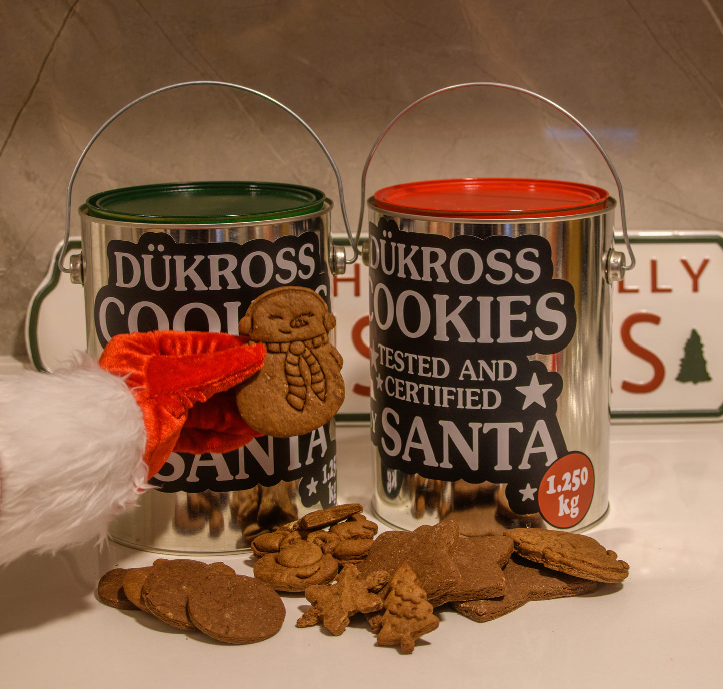 Family Cookies 1.25 KG.: Un tarro gigante de galletas artesanales con aroma a canela. Edición vintage en metal crudo. Perfecto para toda tu temporada navideña.