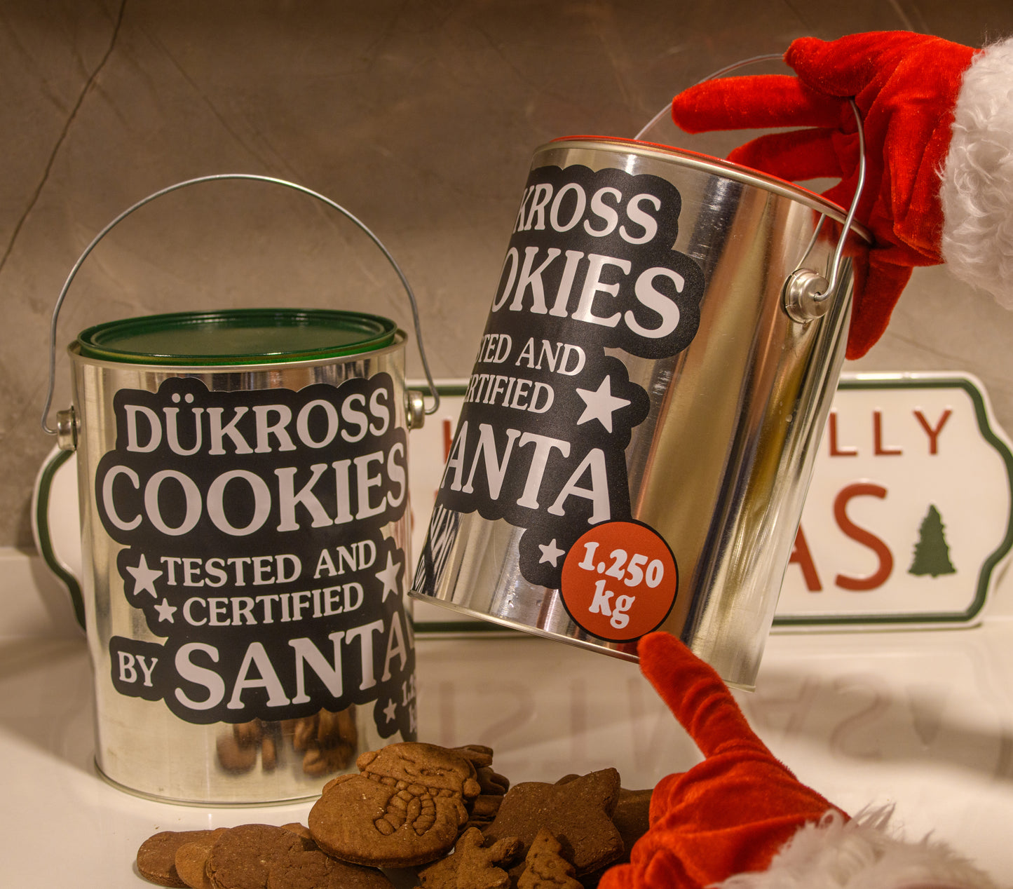 Family Cookies 1.25 KG.: Un tarro gigante de galletas artesanales con aroma a canela. Edición vintage en metal crudo. Perfecto para toda tu temporada navideña.